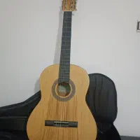 گیتار کلاسیک Unique|گیتار، بیس، امپلیفایر|قدس, شهرقدس|دیوار