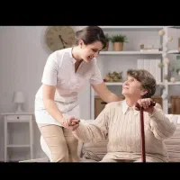 همراه بیمار در بیمارستان