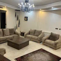 فروش مبل راحتی ۷ نفره با یک‌ میز بزرگ و ۳ میز عسلی