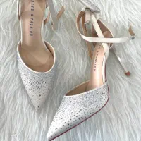 فروش عمده حدود ۱۰۰ جفت کفش مجلسی زنانه