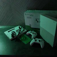 Xbox one S All digital یک ترا ، دو دسته تمیز|کنسول، بازی ویدئویی و آنلاین|مشهد, جانباز|دیوار