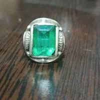 یک عدد انگشتر زمرد دستساز