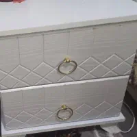 تخت خواب و میز آرایش و آیینه و پاتختی