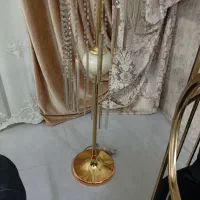 آباژور ایستاده