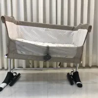 تخت و گهواره کنار مادر زویه|اسباب و اثاث بچه|بندرعباس, |دیوار