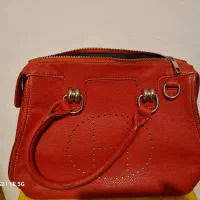 کیف و مجسمه