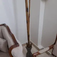تعداد ۳ عدد چوب بامبو و یک گلدان