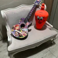 مبل کودک و گیتار