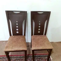 تعدادی صندلی چوبی در مدلهای متفاوت و درحدنو