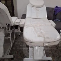 تخت پزشکی و سالنی