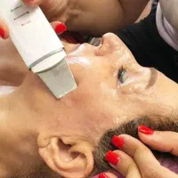 آف پاکسازی پوست صورت با دستگاه
