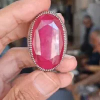 انگشتر نقره رکاب دستساز با نگین یاقوت معدنی