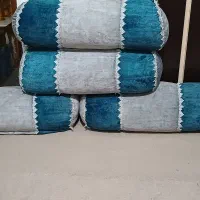 رو بالشت و ۴ تا بالشت شکلاتی