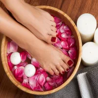 تخفیف ویژه پدیکور و کفسابی پا وخدمات ناخن