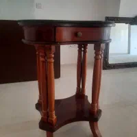 میز آباژور یا تلفن