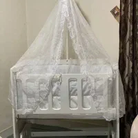 تخت کنار مادر