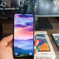 گوشی سامسونگ m33 (توضیحات خواندنی)