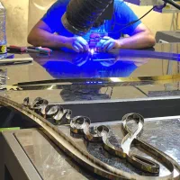 اوپراتور دستگاه جوش نقطه