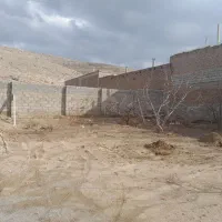 حیاط نیمه کاره