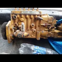 یک عدد پمپ گازوئیل  گریدر یک عدد پمپ گازوئیل ولوو