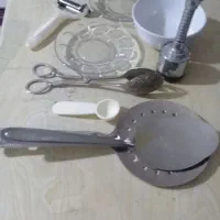 مقداری  دست بند    همش ۱۰۰