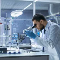 تکنسین آزمایشگاه