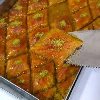 استخدام نیرو در کارگاه قنادی