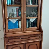 کتابخانه با میز مطالعه