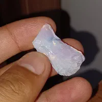 سنگ اوپال و کوارتز خارجی