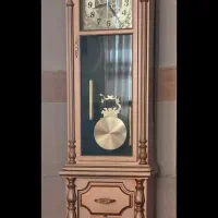 ساعت ایستاده طلایی تمیز