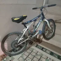 دوچرخه ۲۰ ساده|دوچرخه، اسکیت، اسکوتر|میانه, |دیوار