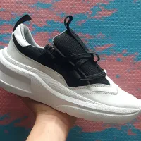 کتونی سفید مشکی پرادا