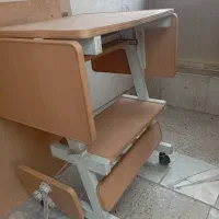 یک عدد میز کامپیوتر با قیمت بسیار مناسب