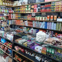 فروشنده و دستیار سوپرمارکت