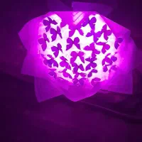 گل پروانه چراغدار وگل مصنوعی