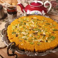 فروشنده مغازه گز سوهان