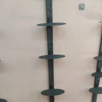 یک عدد میز. و تعدادی رگال کفش