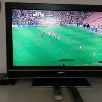 تلویزیون ۳۲ به همراه گیرنده دیجیتال و پایه دیواری