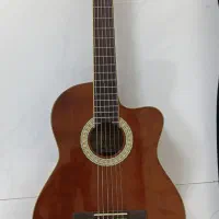 گیتار یوسانگ قدیمی در حد نو و اکبند