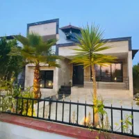 پیلوت3خواب-220m-سند-حیاط-بزرگ-و-دلباز