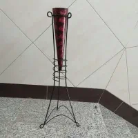 پایه گلدان و گلهای کوچک همه با هم ۷۰۰