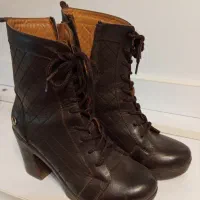 بوت زنانه بسیار نو و شیک