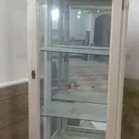 ویترین شیشه ای
