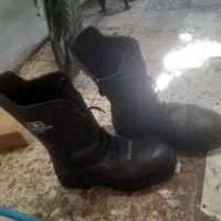 چکمه کتونی سالم