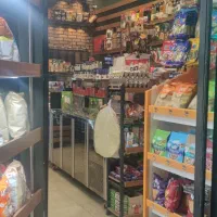 به یک صندوق دار و یک نیروی کار جوان نیازمندیم
