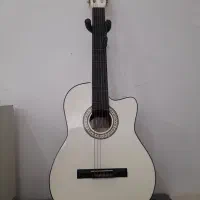 گیتار والنسیا با تایید استاد قیمت ۶ میلیون|گیتار، بیس، امپلیفایر|گلبهار, شهر جدید گلبهار|دیوار