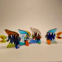 مجسمه های کریستال خارجی در تعداد محدود