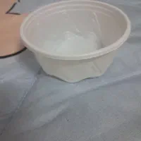 چندتا ظرف غذا وکاسه ی خورش تک نفره