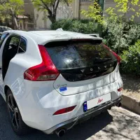 ولوو v40