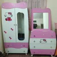 کمد و دراور بچگانه باآینه ومیزمشکی.یک میزغذا ۴نفره